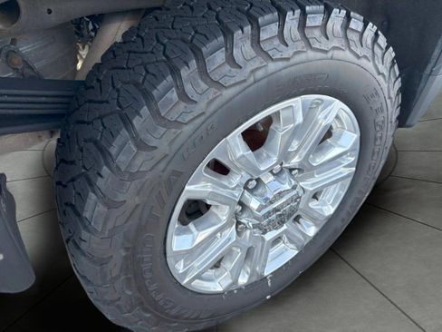 Used 2023 GMC Sierra 2500 Denali w/ Denali Ultimate Package image 10