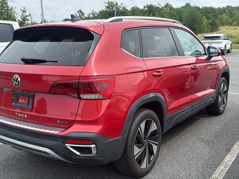 Used 2023 Volkswagen Taos SE w/ Panoramic Sunroof Package AWD/4WD image 3