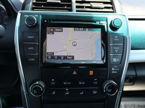 Used 2015 Toyota Camry SE w/ Moonroof Package FWD image 21