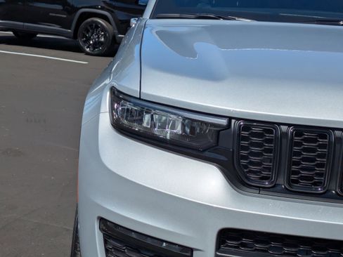 New 2025 Jeep Grand Cherokee L Limited w/ Luxury Tech Group II image 10