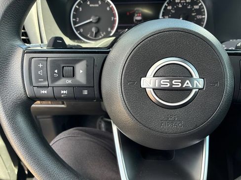Used 2023 Nissan Rogue SV FWD image 25