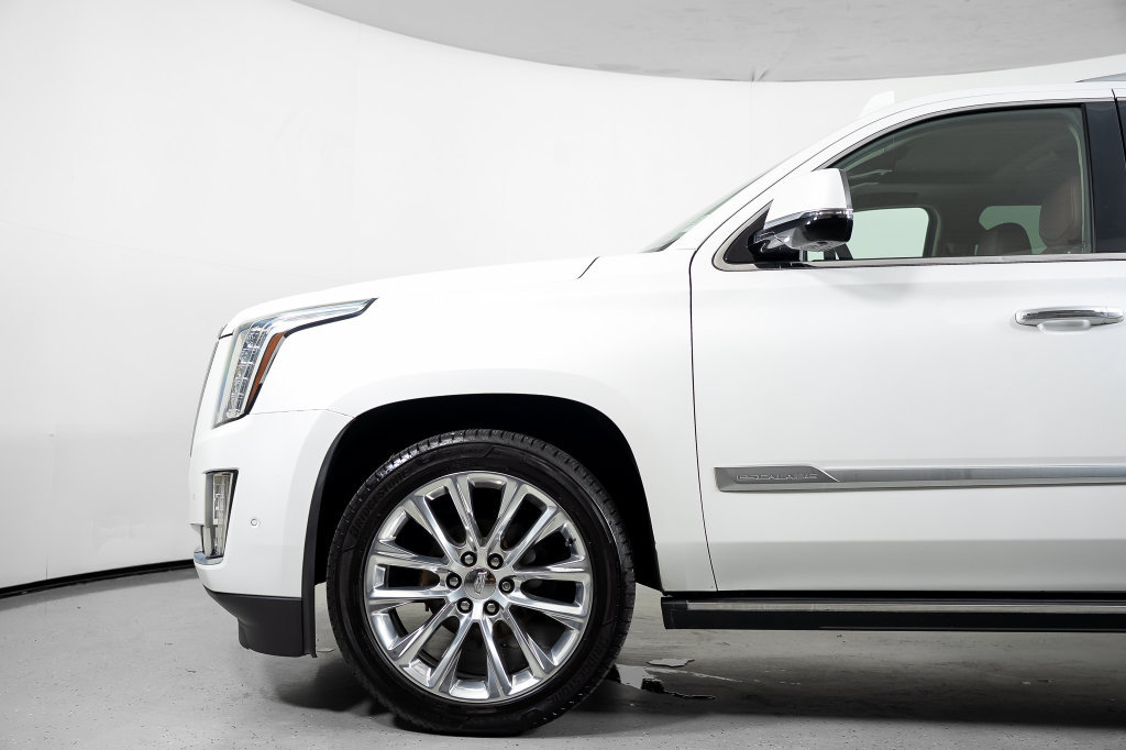 Used 2020 Cadillac Escalade Premium Luxury RWD image 12
