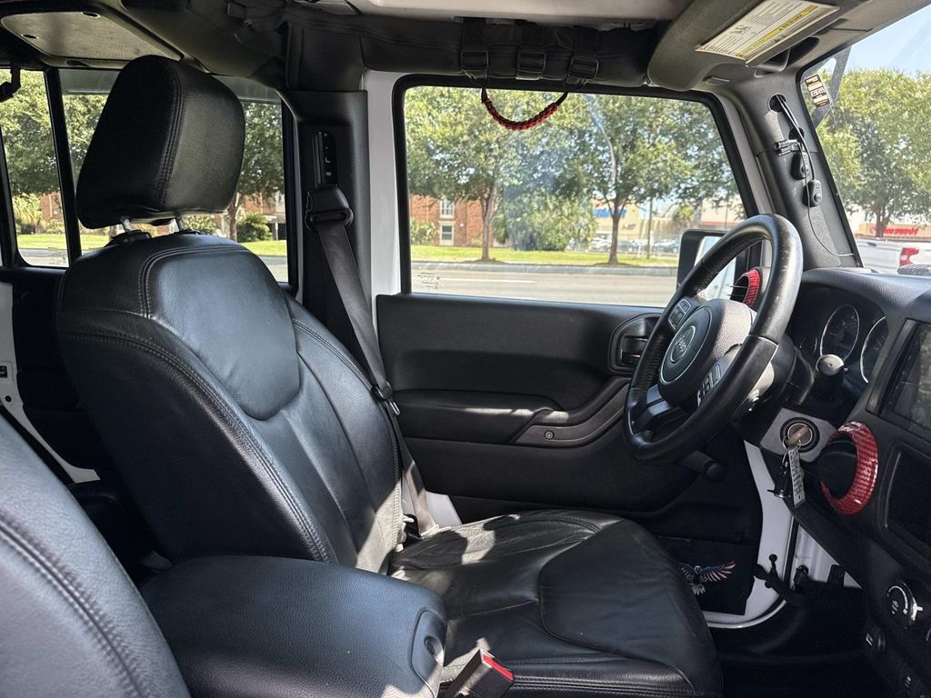 Used 2017 Jeep Wrangler Unlimited Sport w/ Connectivity Group AWD/4WD image 12