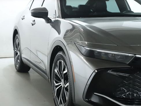 Certified 2023 Toyota Crown AWD/4WD image 8