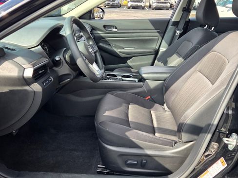 Used 2024 Nissan Altima 2.5 SV image 5