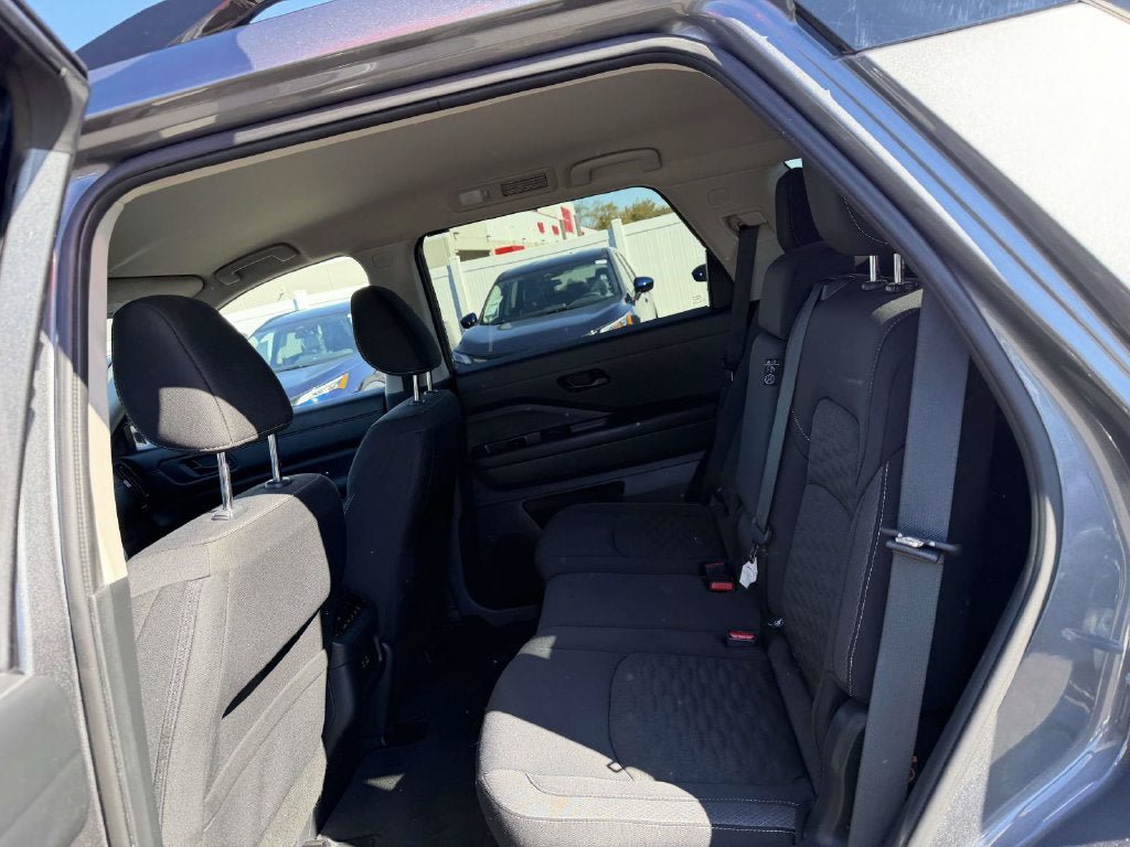 Used 2024 Nissan Pathfinder SV AWD/4WD image 10