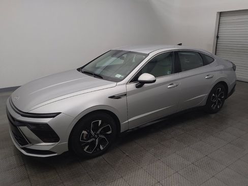 Used 2025 Hyundai Sonata SEL FWD image 2