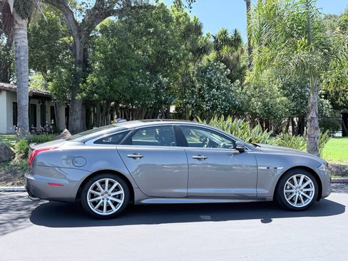 Used 2019 Jaguar XJ R-Sport RWD image 5