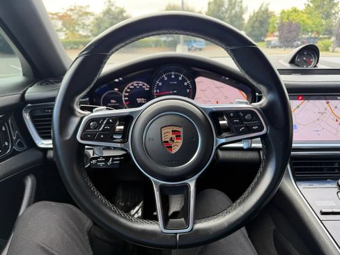 Used 2020 Porsche Panamera image 8