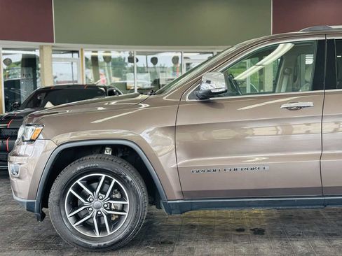 Used 2020 Jeep Grand Cherokee Limited w/ Luxury Group II AWD/4WD image 16