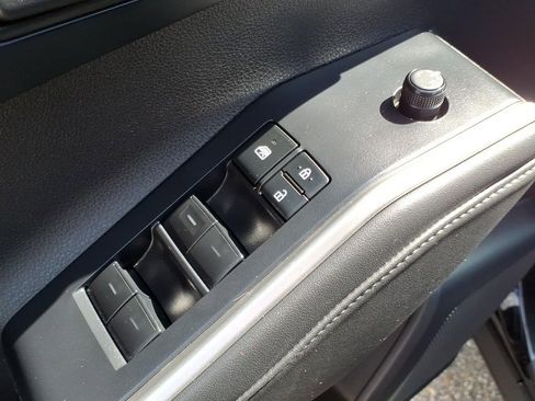Used 2022 Toyota Highlander L AWD/4WD image 18