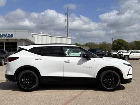 New 2026 Chevrolet Blazer LT w/ Convenience Package FWD image 3