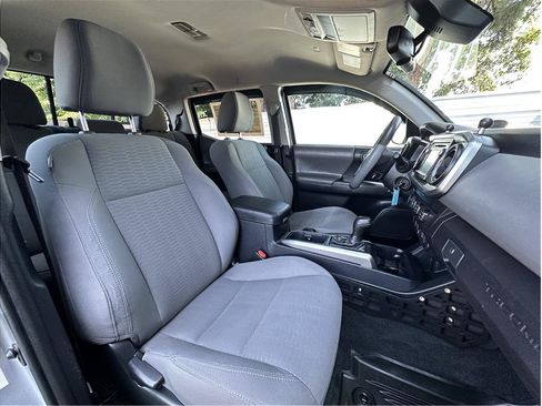 Used 2019 Toyota Tacoma SR5 AWD/4WD image 15