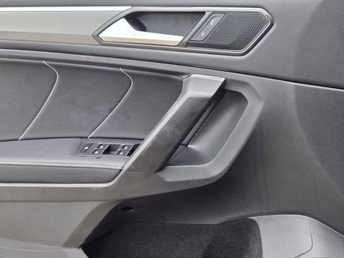 Used 2023 Volkswagen Tiguan SE R-Line FWD image 30