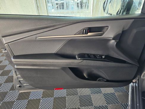Used 2025 Toyota Camry SE image 19