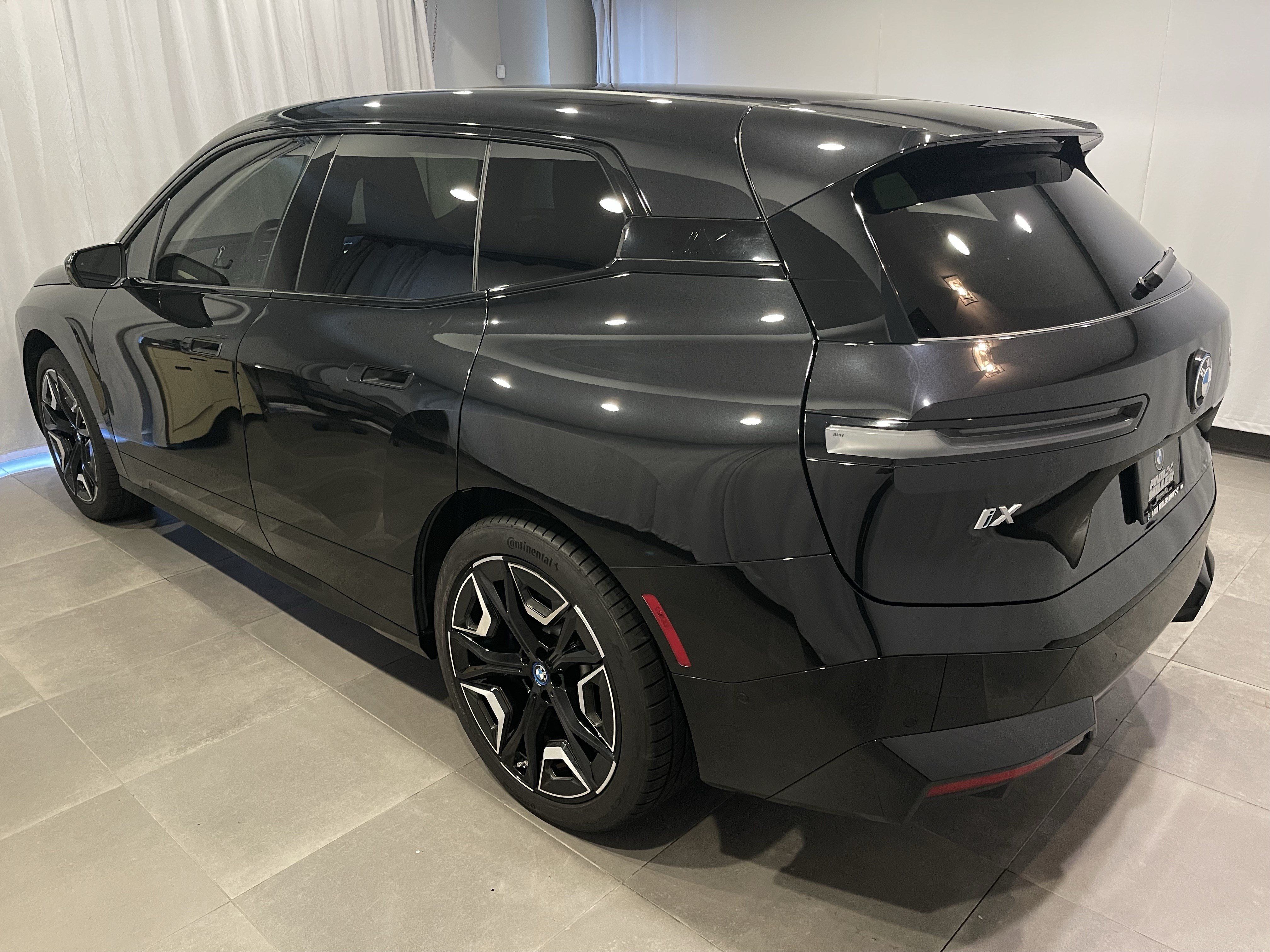 Certified 2024 BMW iX xDrive50 w/ Premium Package AWD/4WD image 4