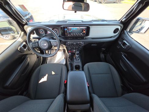 Used 2025 Jeep Wrangler Unlimited Sport AWD/4WD image 26