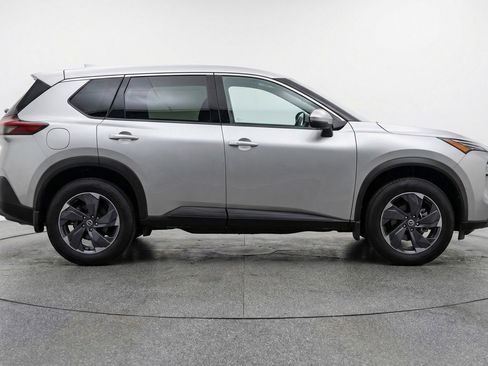 Used 2025 Nissan Rogue SV AWD/4WD image 11