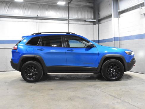 Used 2020 Jeep Cherokee Trailhawk w/ Cold Weather Group AWD/4WD image 28