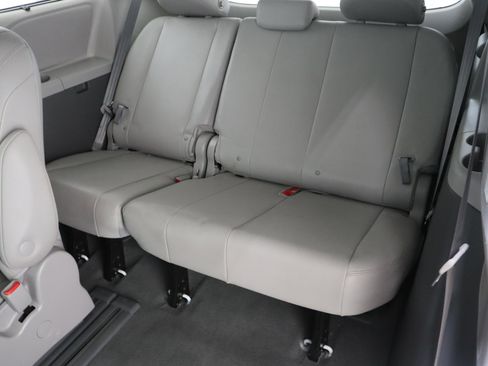 Used 2020 Toyota Sienna XLE w/ XLE Navigation Package image 34