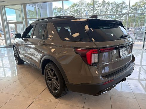 New 2026 Ford Explorer ST-Line w/ ST-Line Street Pack RWD image 7