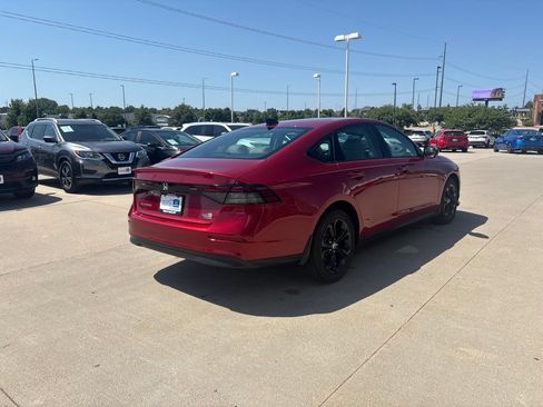 Certified 2025 Honda Accord SE image 5