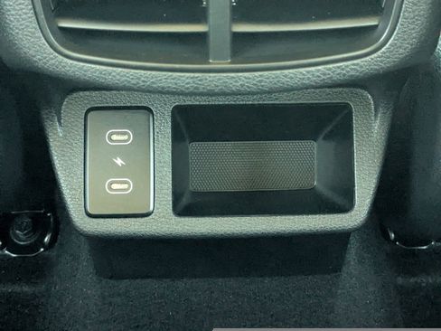 Used 2025 Kia Seltos S image 16