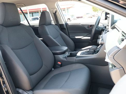 Used 2025 Toyota RAV4 LE AWD/4WD image 27