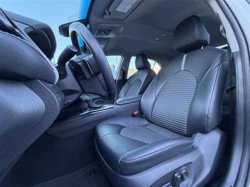 Used 2020 Toyota Camry SE image 7