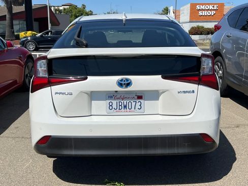 Used 2019 Toyota Prius LE w/ Carpet Mat Package image 5