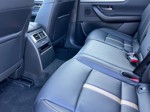 New 2025 MAZDA CX-70 Plug-In Hybrid w/ Premium Plus image 13