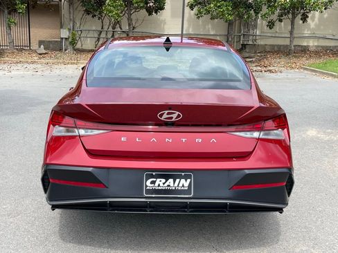 Used 2025 Hyundai Elantra SEL FWD image 6