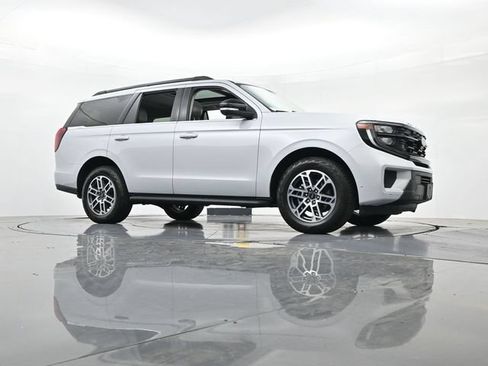 Certified 2025 Ford Expedition Active AWD/4WD image 38