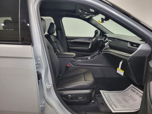 New 2025 Jeep Grand Cherokee Limited image 11