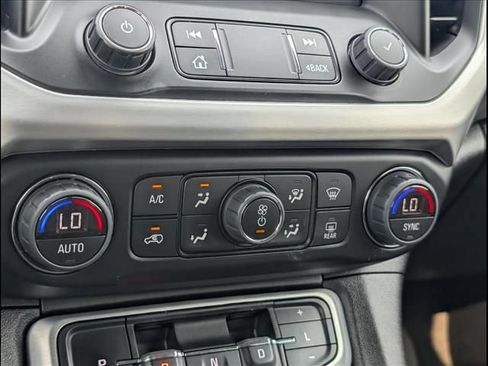 Used 2023 GMC Acadia SLE w/ Driver Convenience Package FWD image 16