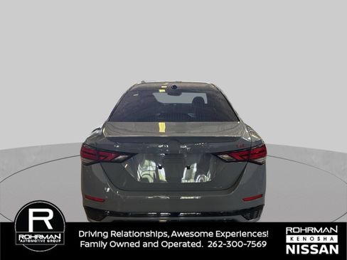Used 2025 Nissan Sentra SR w/ SR Premium Package FWD image 5