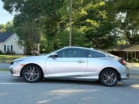 Used 2019 Honda Civic EX image 4