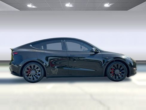 Used 2022 Tesla Model Y Performance AWD/4WD image 6