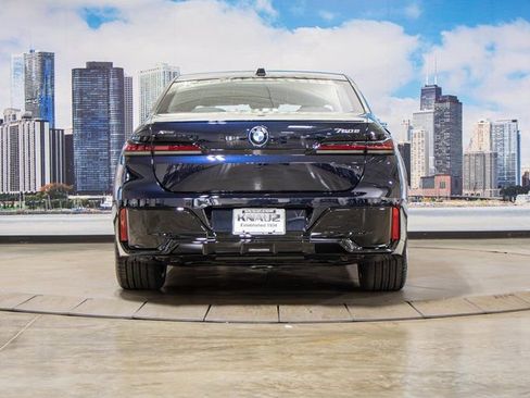 Used 2025 BMW 750e xDrive w/ Executive Package image 11