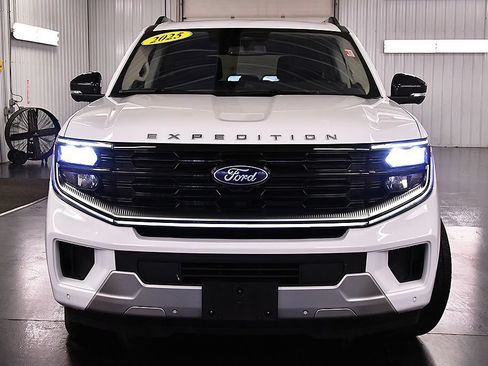 Used 2025 Ford Expedition Max Platinum AWD/4WD image 2