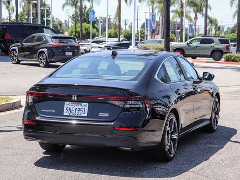 Used 2024 Honda Accord Sport image 11