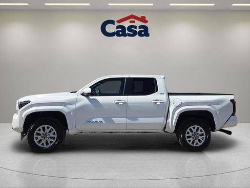Used 2025 Toyota Tacoma SR5 AWD/4WD image 5