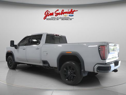 Used 2024 GMC Sierra 2500 AT4 w/ Technology Package AWD/4WD image 4