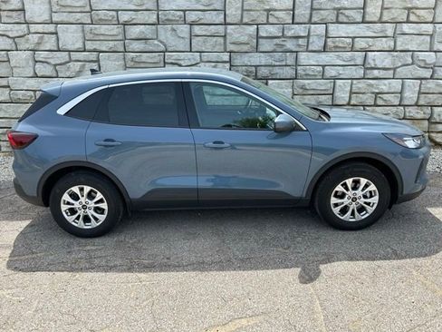 Used 2023 Ford Escape Active w/ Tech Pack #2 AWD/4WD image 6