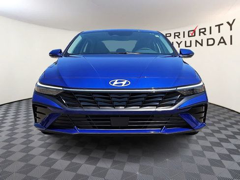 Used 2025 Hyundai Elantra Limited FWD image 2