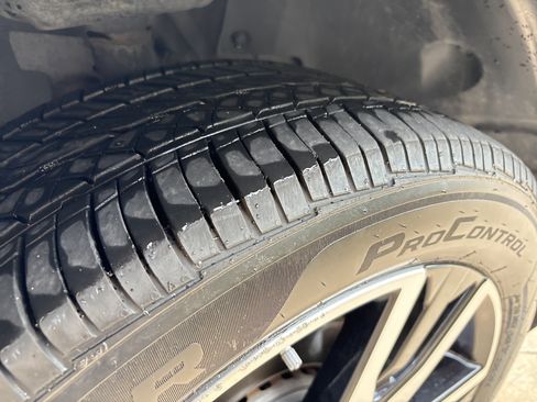 Used 2019 Honda Pilot Touring image 12