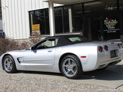Used 2001 Chevrolet Corvette Coupe w/ Preferred Equipment Group2 RWD image 6