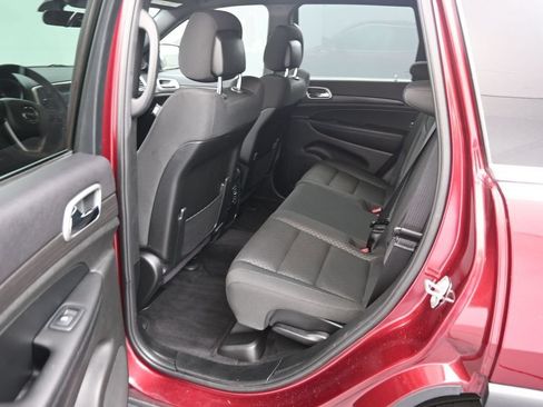 Used 2018 Jeep Grand Cherokee Laredo RWD image 17