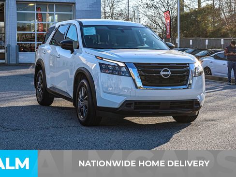 Used 2025 Nissan Pathfinder S image 5