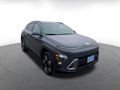 Used 2025 Hyundai Kona SEL image 3
